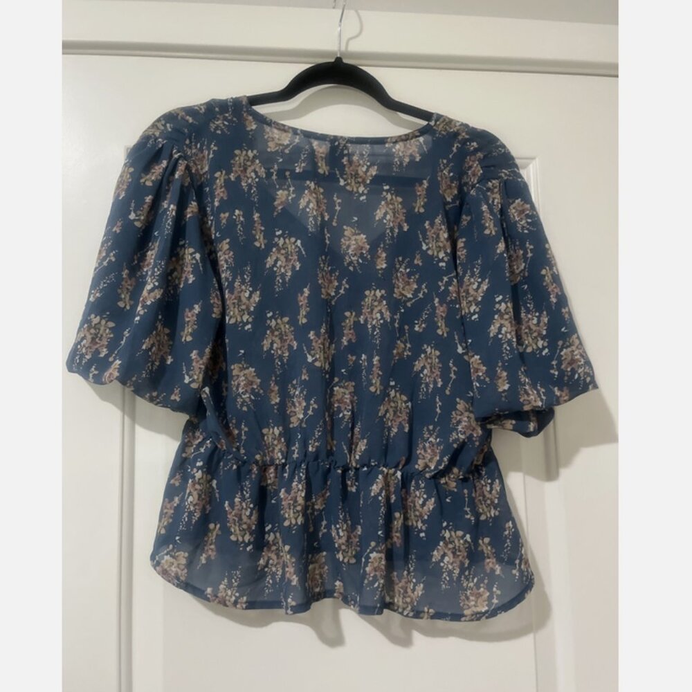 SHEIN L Blue Floral Sheer Short Sleeve Button Detail V-Neck Blouse Shirt Top - Picture 9 of 11